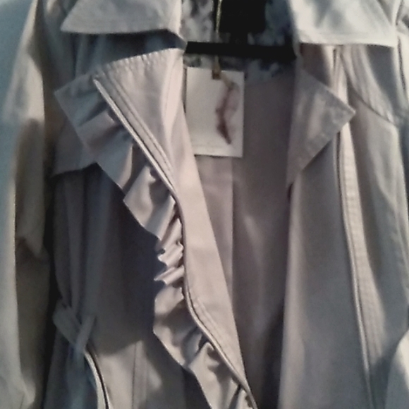 NWT Jessica Simpson ruffle trim trench coat medium Wardrobe Essential - Picture 3 of 5